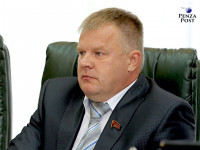 Пензенский мундеп от КПРФ Александр Трутнев и его семья - голодают и ходят голые, судя по справке о доходах - фактчек