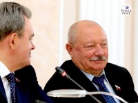 На шее Мельниченко: депутаты-единороссы, которым пора на пенсию, собираются пройти в ЗС, прикрывшись губернатором - Клуб регионов