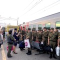 Студенты ПГУ прибыли домой с военных сборов в Ульяновске. Зарисовка трогательной встречи на вокзале Пенза-1