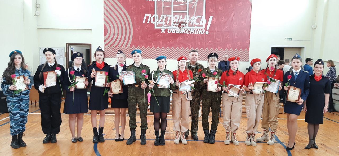 В Кузнецке состоялся конкурс среди старшеклассниц «Красавица в погонах»