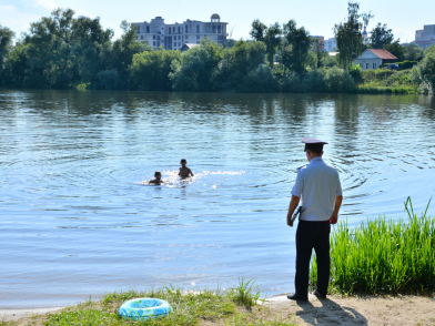 В Пензе полицейские и общественники проверили места купания