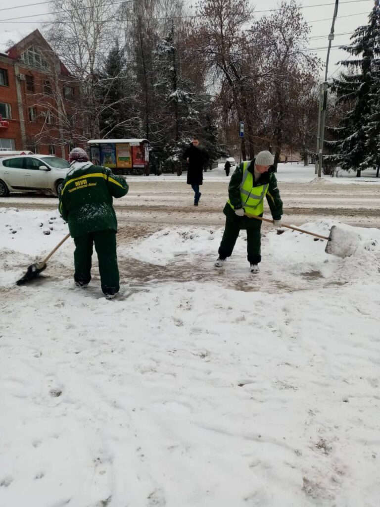 В Пензе дорожниками ведется круглосуточная уборка от снега