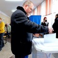 Олег Мельниченко проголосовал за Президента России. Репортаж с места события в фото и видео