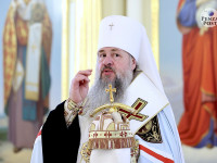 В канун Недели Всех святых в земле Российской просиявших митрополит Серафим совершил всенощное бдение в Спасском кафедральном соборе