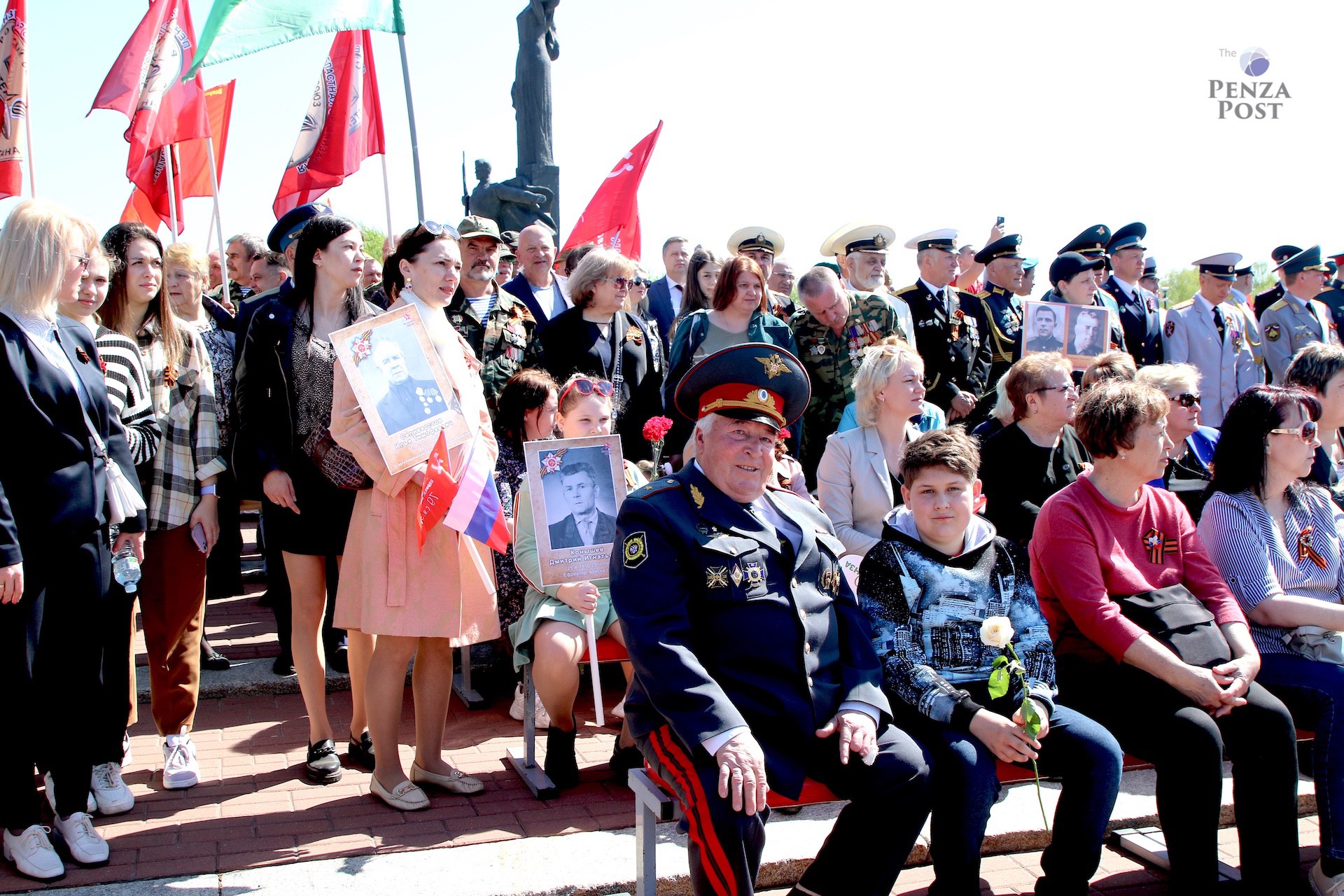9 мая в Пензе. Молебен, парад Победы, возложение венков к Вечному огню, Бессмертный полк. Как это было в 88 фото и аэровидео