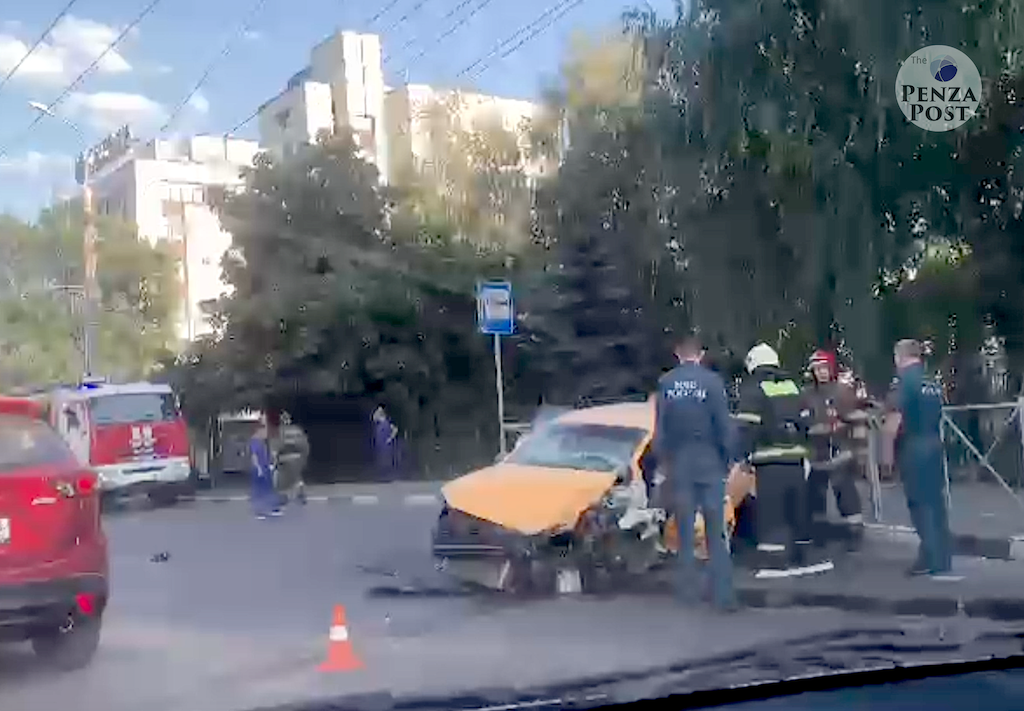 Пенза авария на улице Суворова. Авария в Пензе сегодня на Суворова.