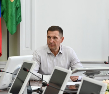 Олег Денисов провел совещание по подготовке к Новому году