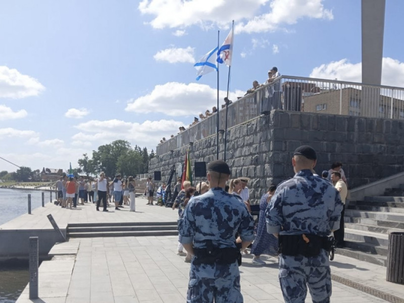 Пензенская Росгвардия следила за безопасностью граждан на мероприятиях в День ВМФ