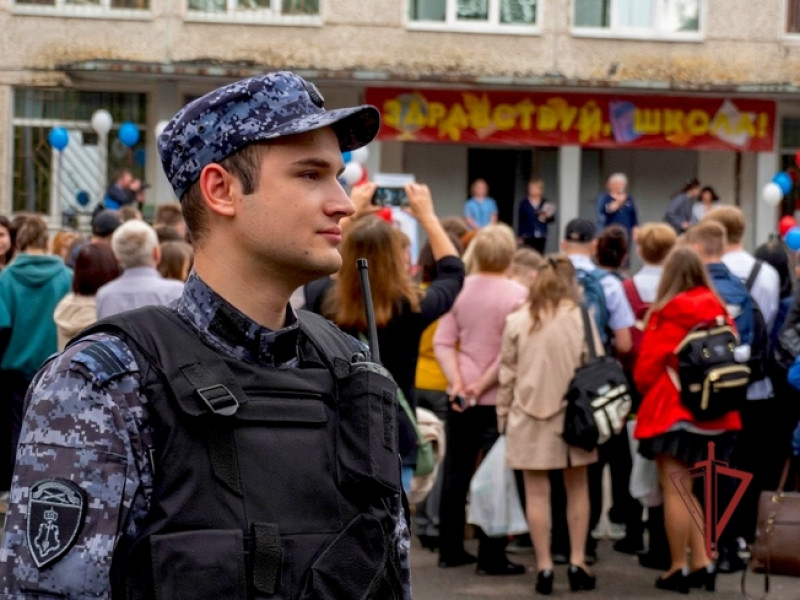 Пензенские росгвардейцы обеспечили безопасность граждан на Дне знаний
