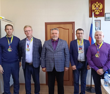 Василий Ложкин вручил награды сотрудникам Министерства региональной безопасности