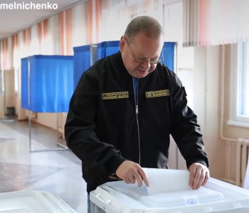 Олег Мельниченко исполнил гражданский долг в день выборов депутатов Госдумы и главы региона