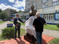 В Кузнецке установили памятник к 185-летию со дня гибели Лермонтова