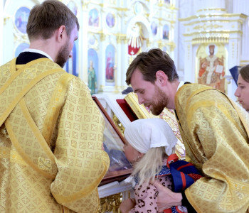 В канун Недели 7-й по Пятидесятнице митрополит Серафим совершил всенощное бдение в Спасском кафедральном соборе