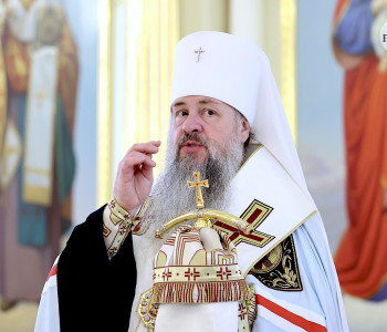 В канун Недели Всех святых в земле Российской просиявших митрополит Серафим совершил всенощное бдение в Спасском кафедральном соборе