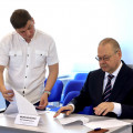 Олег Мельниченко стал первым кандидатом на предстоящих выборах губернатора. Фоторепортаж из Избиркома