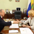 Олег Мельниченко преподнес подарок министру сельского хозяйства РФ