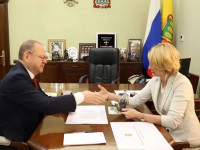 Олег Мельниченко преподнес подарок министру сельского хозяйства РФ