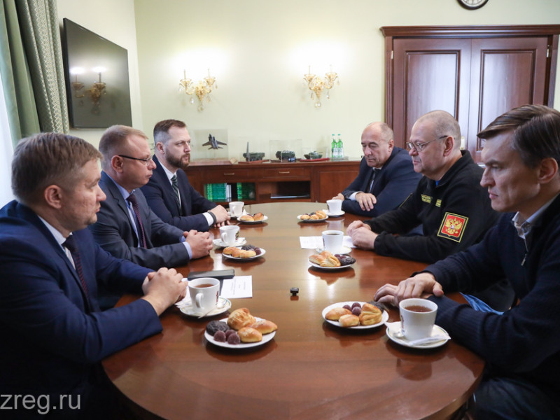 Олег Мельниченко встретился с кандидатами в губернаторы после выборов