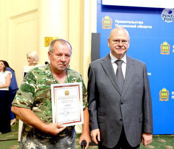 Единство тыла — сила фронта: Олег Мельниченко наградил волонтеров Пензенской области